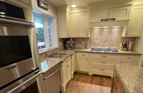 Westport House | Pool heaven 5 minutes away from the beach! Bring the whole family: pet friendly!