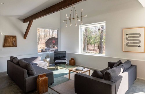 Stanfordville House | Raven Retreat - Secluded Escape In The Woods