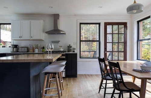 Parksville House | Parksville Creekside: Minutes to Livingston Manor!