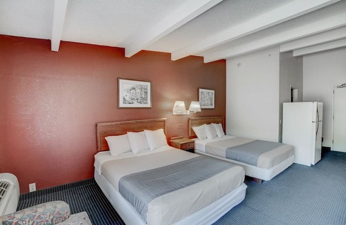 Cedar Knolls Hotel | Red Carpet Inn