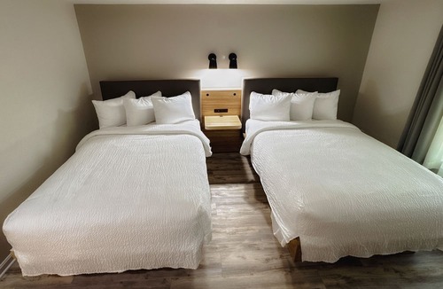 East Sandwich Hotel | The Earl of Sandwich Motel