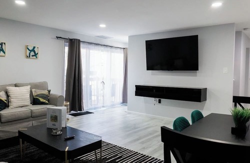 Atlantic City Condo | Posh Paradise -Modern Close to Casino & Water Park
