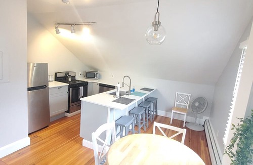 Fifth Ward Apartment | Coastal 2 bed with a view