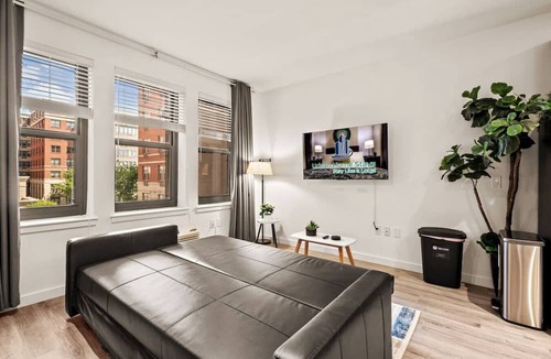 New Brunswick Apartment | Luxury Apt with Pool and Free Parking