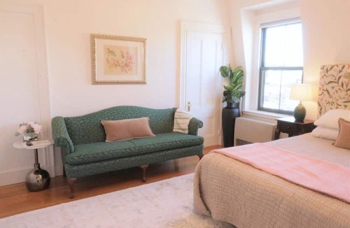 Parkside Hotel | Morrill Mansion Inn | 4 | Self Check In | Parking
