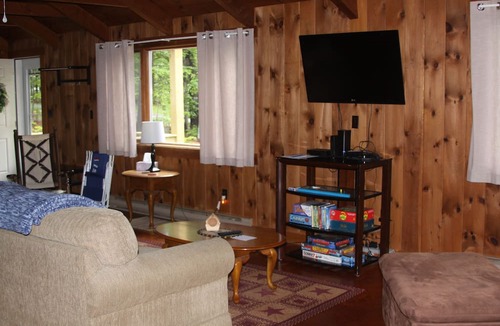 Middleton House | Year-Round Home with access to Beautiful Sunrise Lake, Beach, and Winter Fun!
