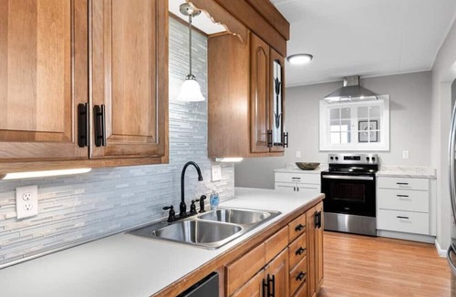Town of Throop House | Country Fields, Wine Country, Pool and More