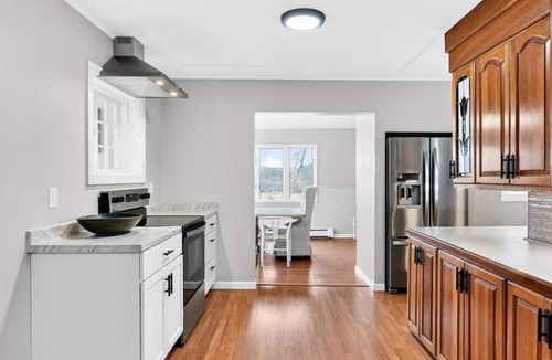 Town of Throop House | Country Fields, Wine Country, Pool and More