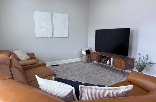 Tunkhannock Apartment | Retreat on Bridge Street - 3 Bed, 2 Bath Luxury Apartment