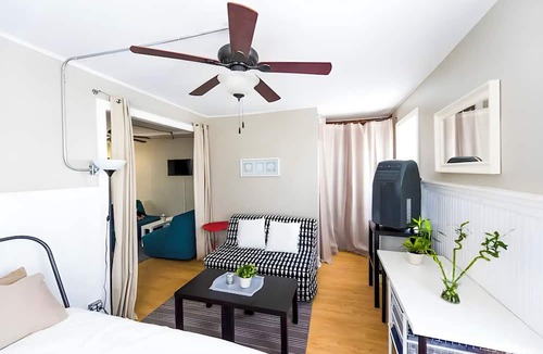 Fishtown Apartment | Penthouse @ Palmer Park W/D, AC, Fast WiFi, PrivateRoofDeck in Fabulous Fishtown
