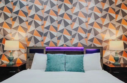 Midtown Village Apartment | Walnut Mega Kingdom/King Bed/85" TV/Arcades