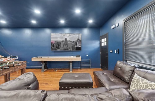 Constable Hook House | Ultimate Bayonne Escape: 6Bed/4Bath, Gameroom, Sleeps 39, few min to train