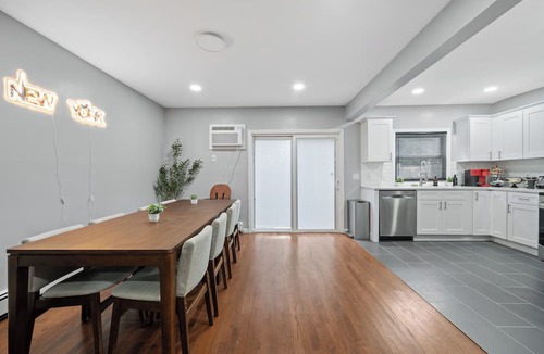 Constable Hook House | Ultimate Bayonne Escape: 6Bed/4Bath, Gameroom, Sleeps 39, few min to train