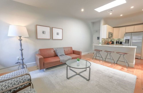 Back Bay Apartment | Classic Back Bay 1BR on Newbury Street
