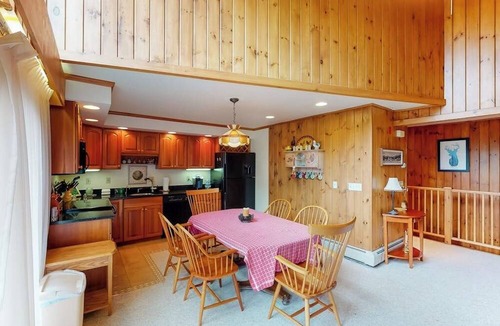 Bromley Mountain Condo | Ski-in/out family home w/shared pool/Ping-pong/balcony/free WiFi/fireplace