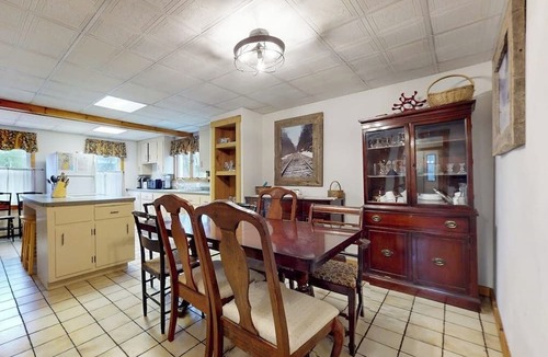 Mount Holly House | Family & Dog-Friendly Home, Full Kitchen, and High-Speed WiFi