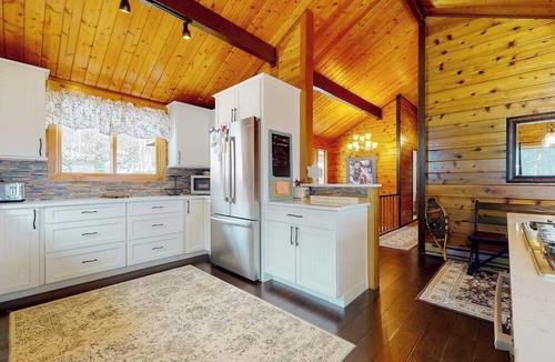 West Dover House | Inviting mountain view home with game room, balcony & W/D