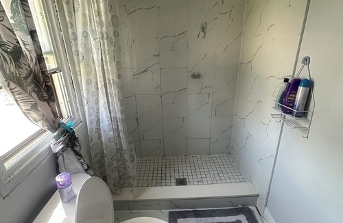 Malton House | Victory Family 2-Bedroom Stay W/Private Washroom 5-minToronto Pearson Airport!