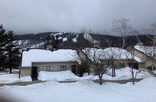 West Dover Apartment | Cozy retreat near slopes