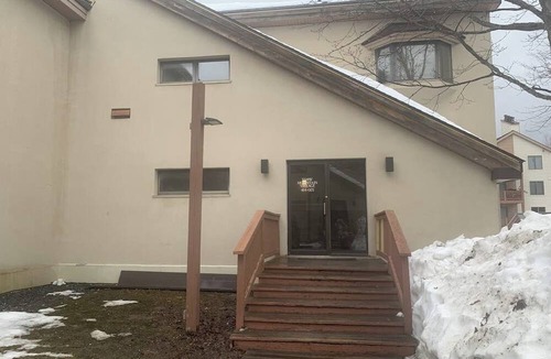 West Dover Apartment | Cozy retreat near slopes