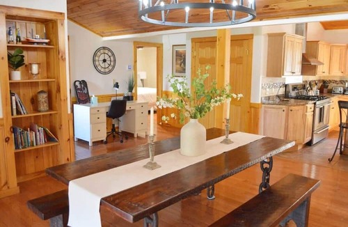 Factoryville House | Luxury Lake Cabin - 20 min to Elk Mountain