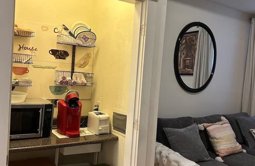 Worcester Apartment | Cozy 2-bedroom apartment in beautiful Worcester with AC