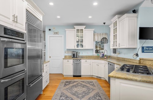 Plymouth House | Cliff House with spectacular views of Cape Cod Bay