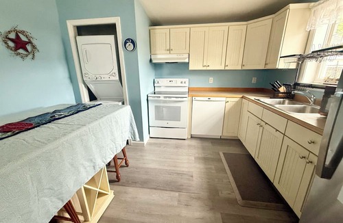 Ogunquit - Wells Cottage | Salt Air Cottage at Beach Dreams| Pool | By Beach
