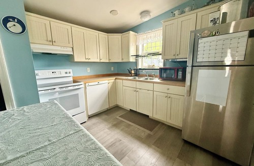 Ogunquit - Wells Cottage | Salt Air Cottage at Beach Dreams| Pool | By Beach