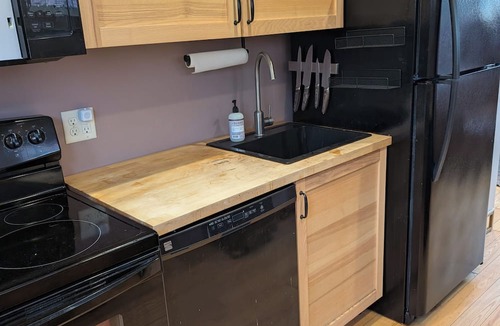 Brandon Apartment | Cute, walkable downtown studio apartment