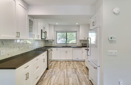 Manchester Center House | Pool Access, Mtn View: Mid-Term Stay in Manchester
