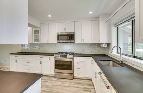 Manchester Center House | Pool Access, Mtn View: Mid-Term Stay in Manchester
