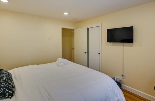 Fairmount Hill Apartment | Boston Duplex w/Foosball Table: 11 Mi to Downtown