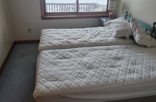 Moriah Center Cottage | Thisldu for Your Summer Vacation! Private Dock!