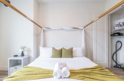 East Orange Apartment | Vibrant Visit 4BR+4bath, Park 2 cars FREE, ✨10% OFF 7 days