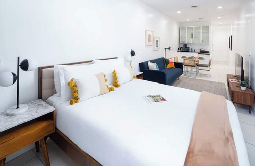 Midtown East Apartment | Chic Midtown Studio with Patio #203