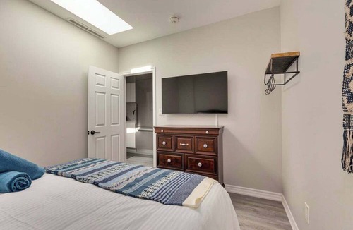 Leslieville Hotel | Modern Escape Near Queen St, Walk to Lake Ontario