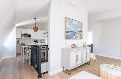 Newport House | Downtown Newport Penthouse