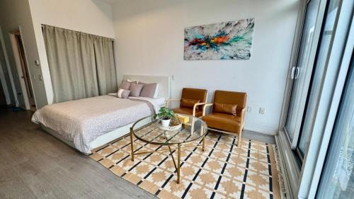 Garden District Apartment | Modern 1BR Downtown Toronto - Steps to Eaton Centre & Yonge-Dundas Square