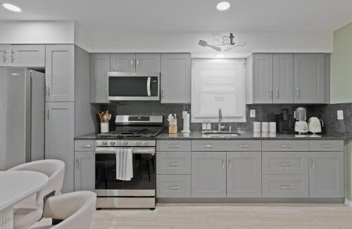 Guttenberg Apartment | 3BR Apt in West New York Free Parking up to 8 people