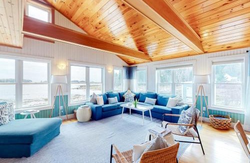 Tenants Harbor House | Dazzling ocean-view house with fireplace, deck, firepit, central AC, & W/D