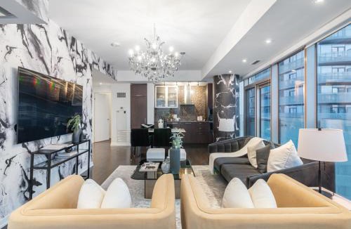 Toronto Entertainment District Apartment | Hudson Suites - Entertainment District Downtown CN Tower View Balcony Pool & Hot Tub