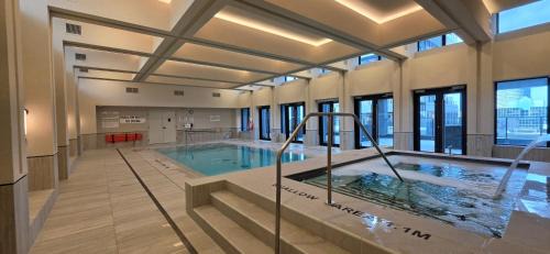 Downtown Mississauga Apartment | Sky High Luxe Stay 2BR-2BA Near Square One With Lake View, Gym, Pool & Parking