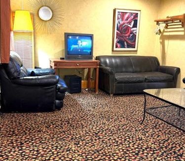 Renfrew Cabin | Rocky Mountain Lodge & Suites