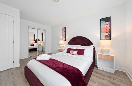 Dufferin Grove Hotel | Casa Hotels College Modern Suite Near Little Italy Walk to Transit
