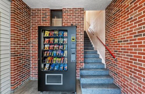 Cranston Cabin | Econo Lodge Cranston - Providence
