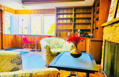 Toronto House | Walking Distance to Keelesdale Subway Spacious 2BR Garden Basement Suite