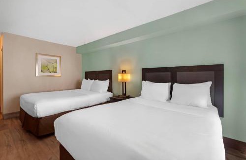 Northeast Mississauga Hotel | Quality Inn & Suites 5585 Ambler Drive Mississauga Ontario