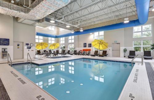 Kanata Lakes - Marchwood Lakeside - Morgan's Grant - Kanata Hotel | Microtel Inn & Suites by Wyndham Kanata Ottawa West