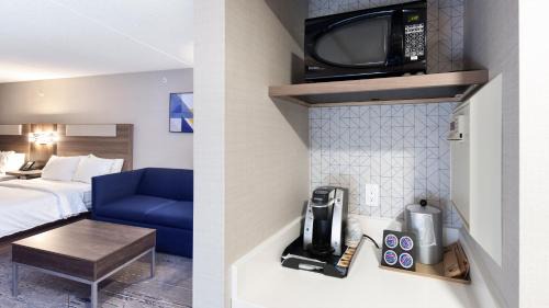 Township of Woolwich Hotel | Holiday Inn Express Hotel & Suites Waterloo - St. Jacobs Area by IHG